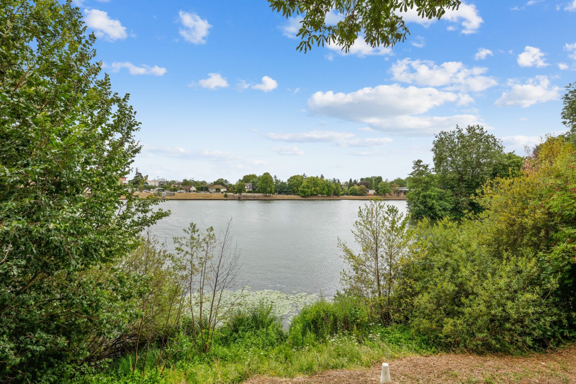 luxury apartment 3 Rooms for sale on MEULAN EN YVELINES (78250)
