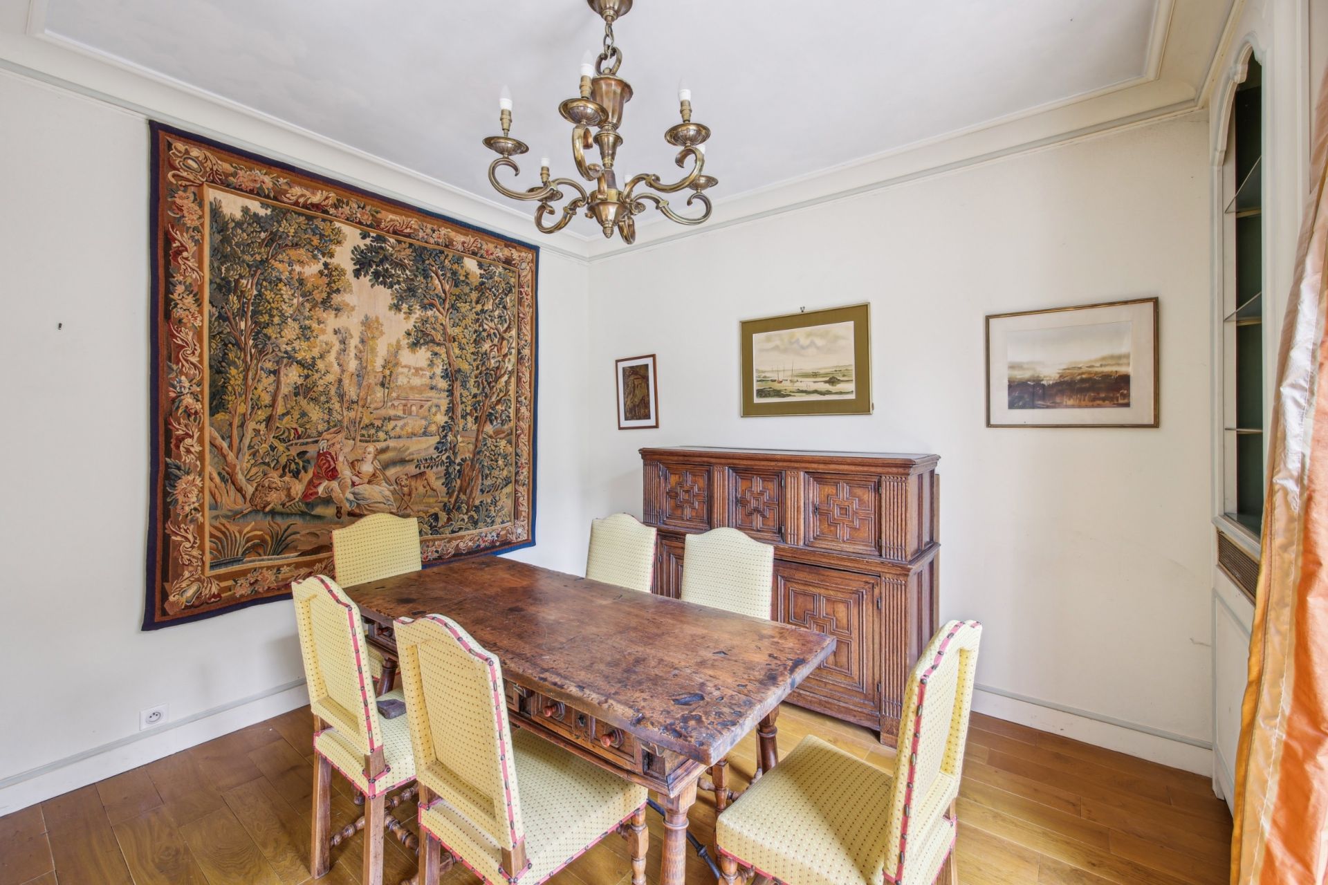 luxury apartment 5 Rooms for sale on NEUILLY SUR SEINE (92200)