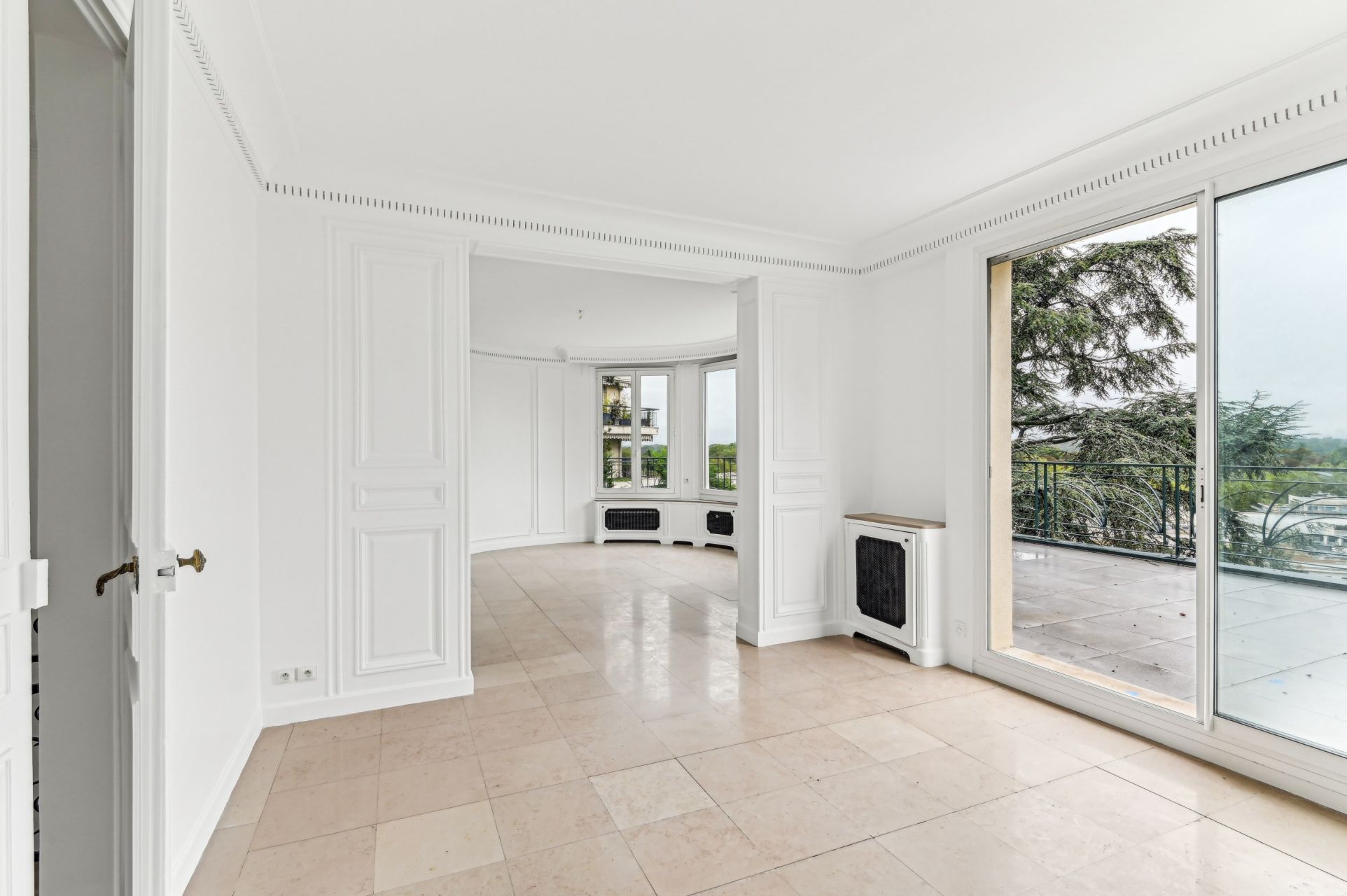 luxury house 10 Rooms for sale on ST CLOUD (92210)