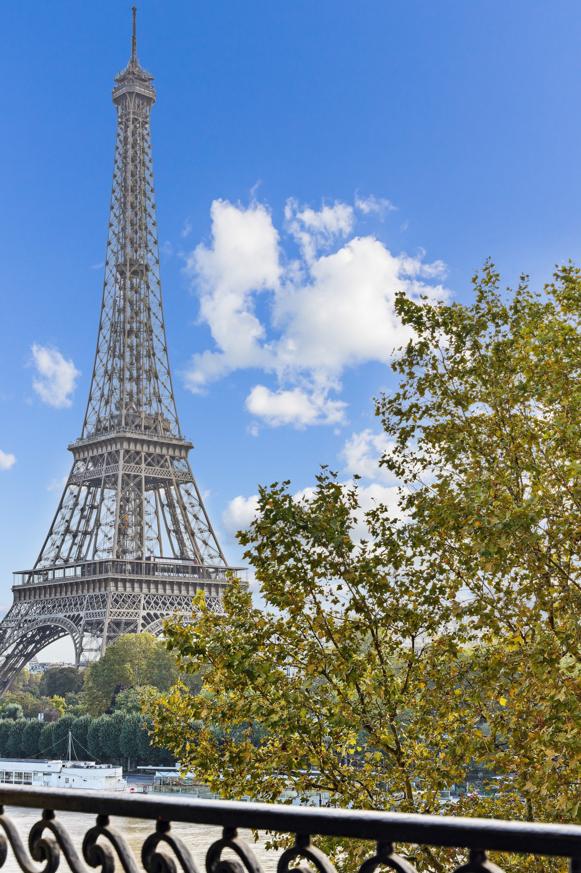 luxury apartment 6 Rooms for sale on PARIS (75016)