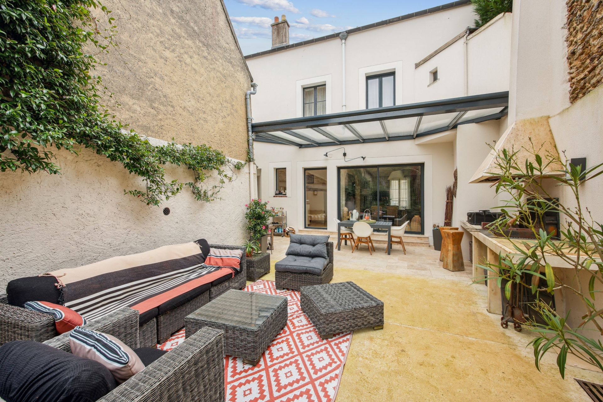 luxury house 6 Rooms for sale on MONTFORT L AMAURY (78490)