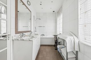 mansion (hôtel particulier) 6 Rooms for sale on PARIS (75012)