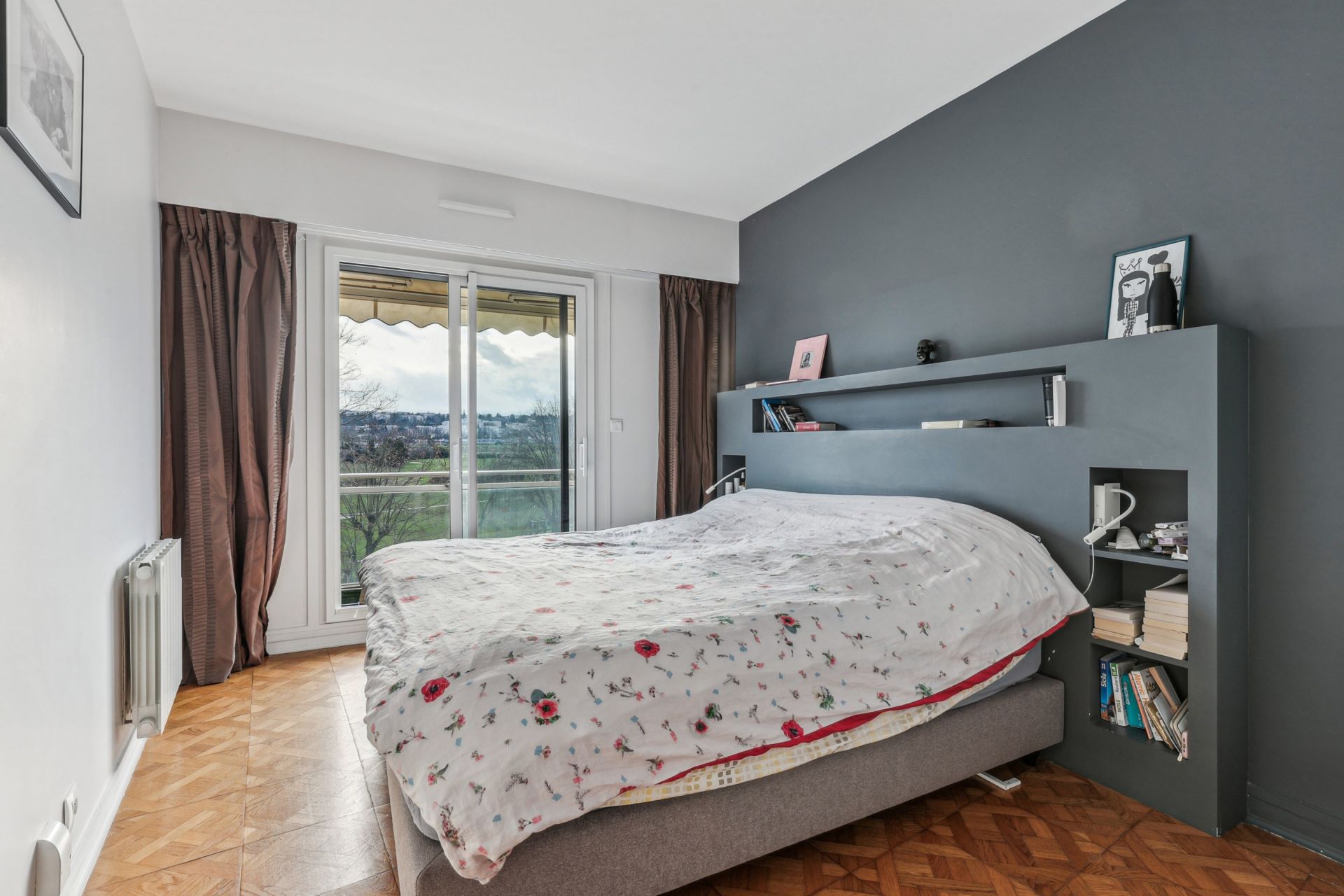 luxury apartment 5 Rooms for sale on ST CLOUD (92210)