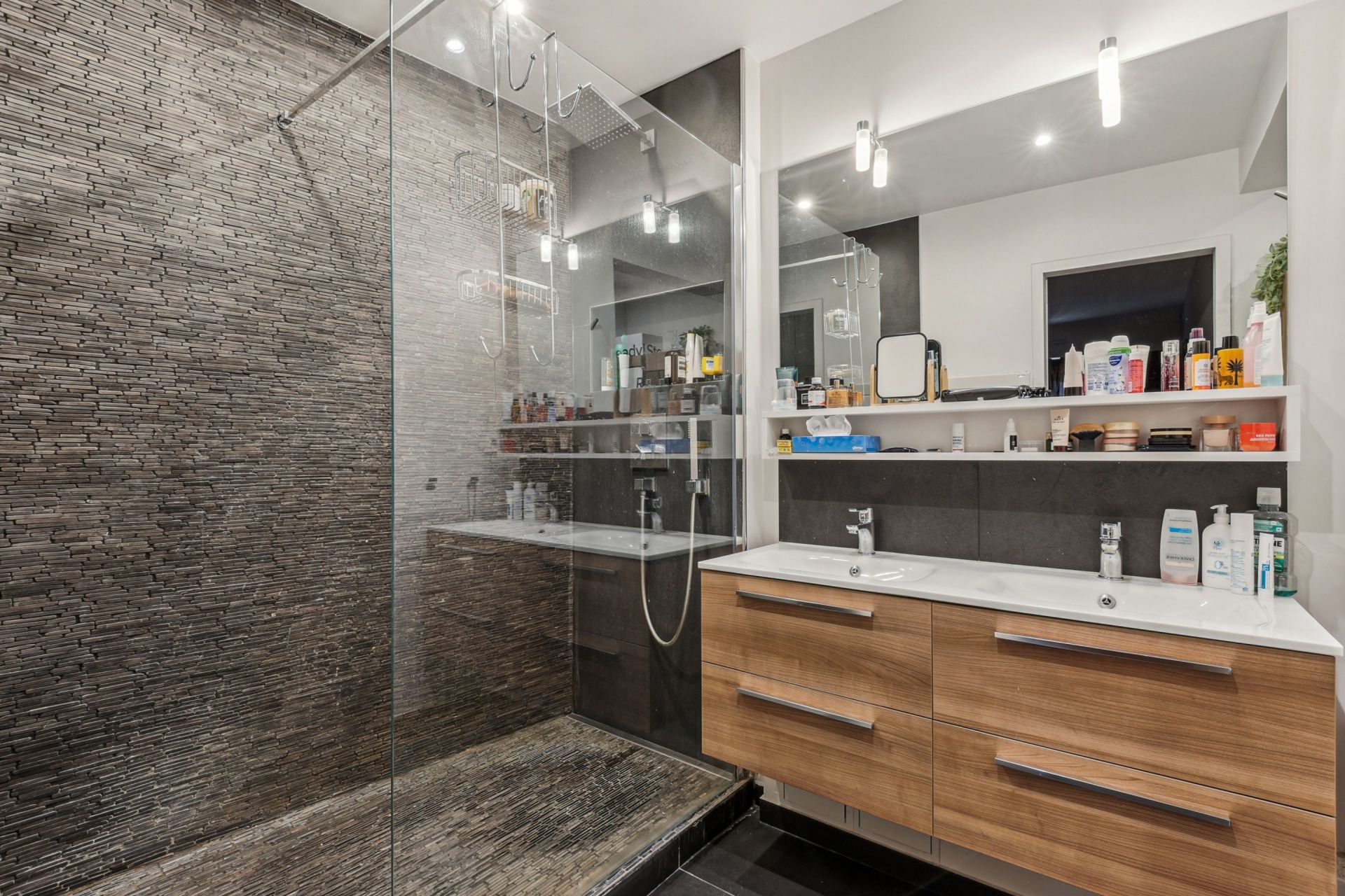 luxury apartment 5 Rooms for sale on ST CLOUD (92210)