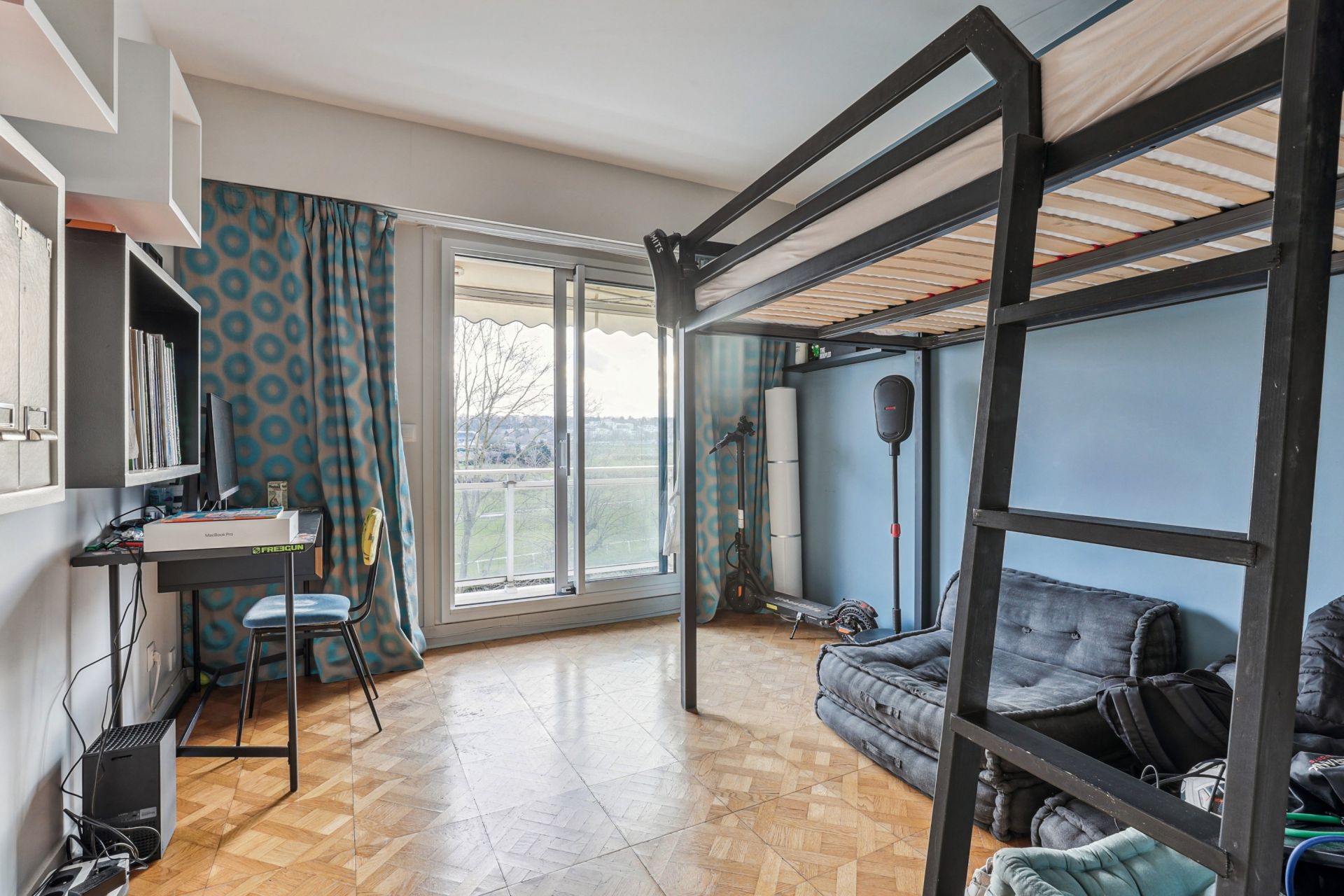 luxury apartment 5 Rooms for sale on ST CLOUD (92210)