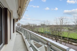 luxury apartment 5 Rooms for sale on ST CLOUD (92210)