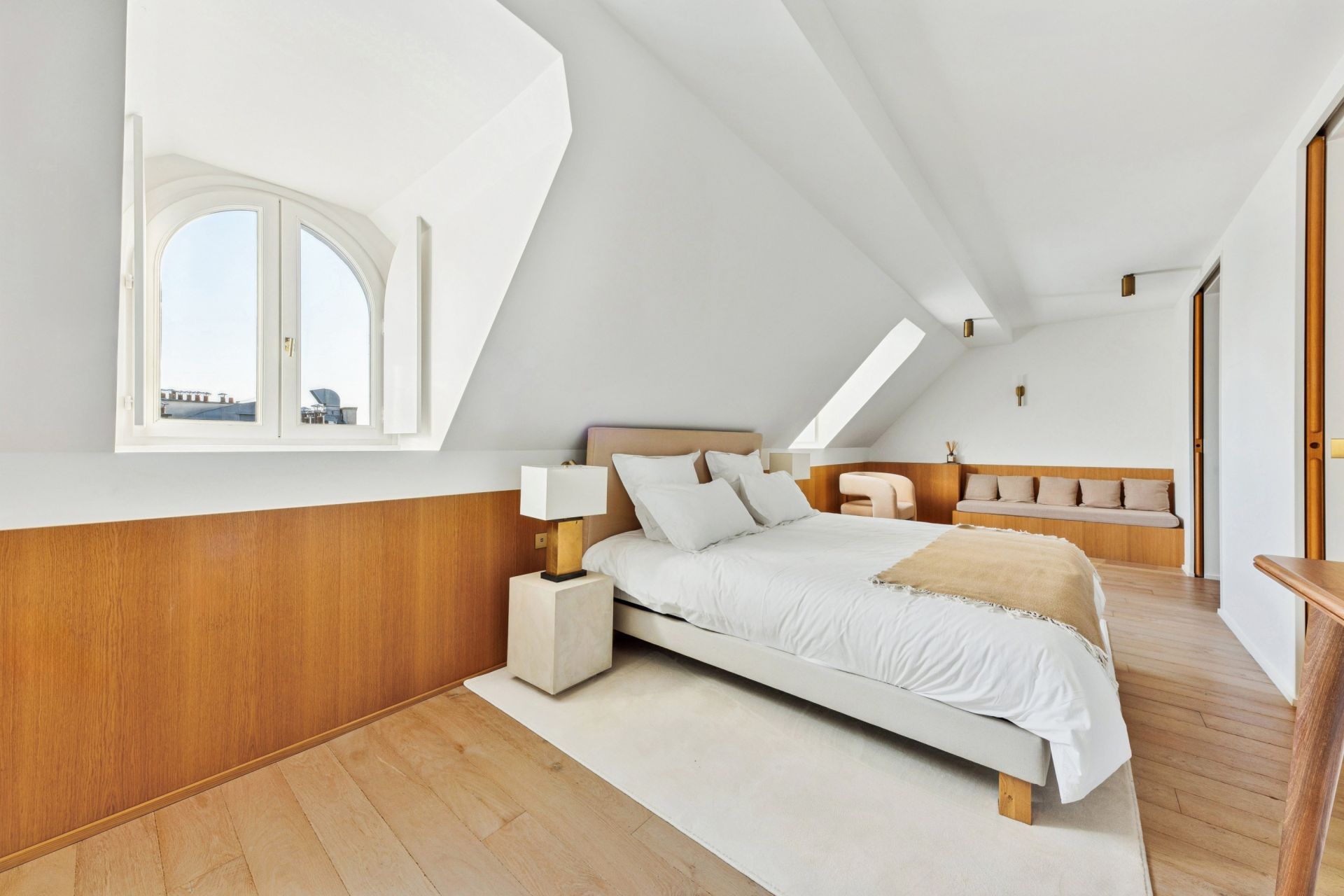 luxury apartment 7 Rooms for sale on PARIS (75008)