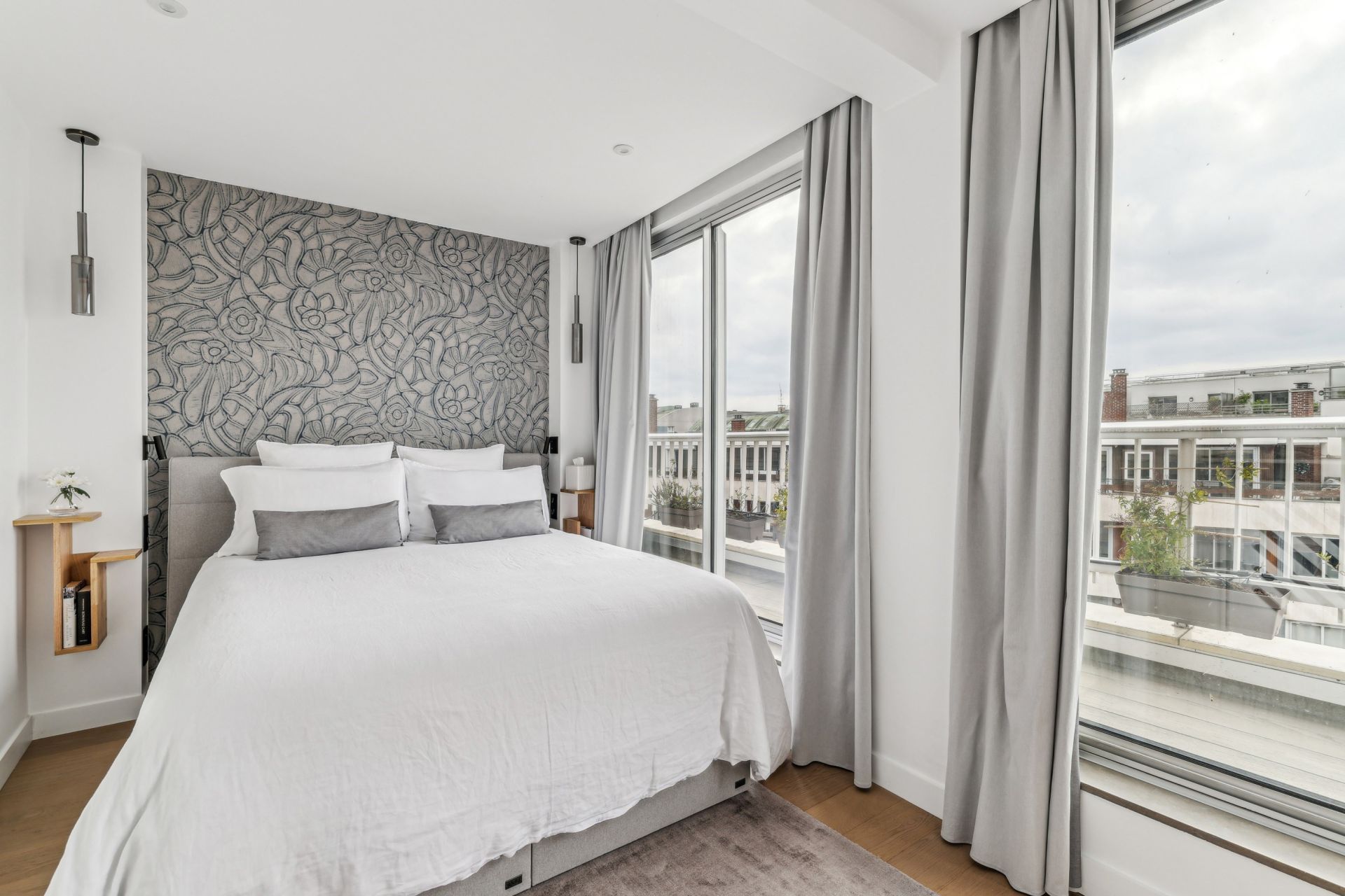 luxury apartment 5 Rooms for sale on PARIS (75015)
