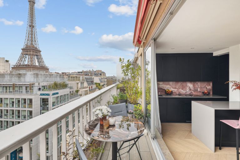 luxury apartment 5 Rooms for sale on PARIS (75015)