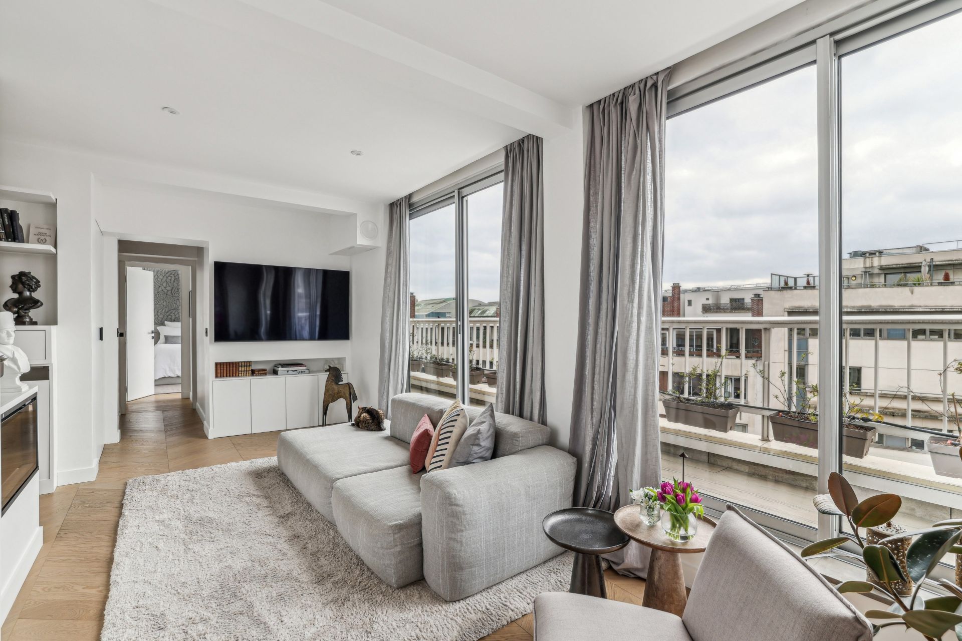 luxury apartment 5 Rooms for sale on PARIS (75007)
