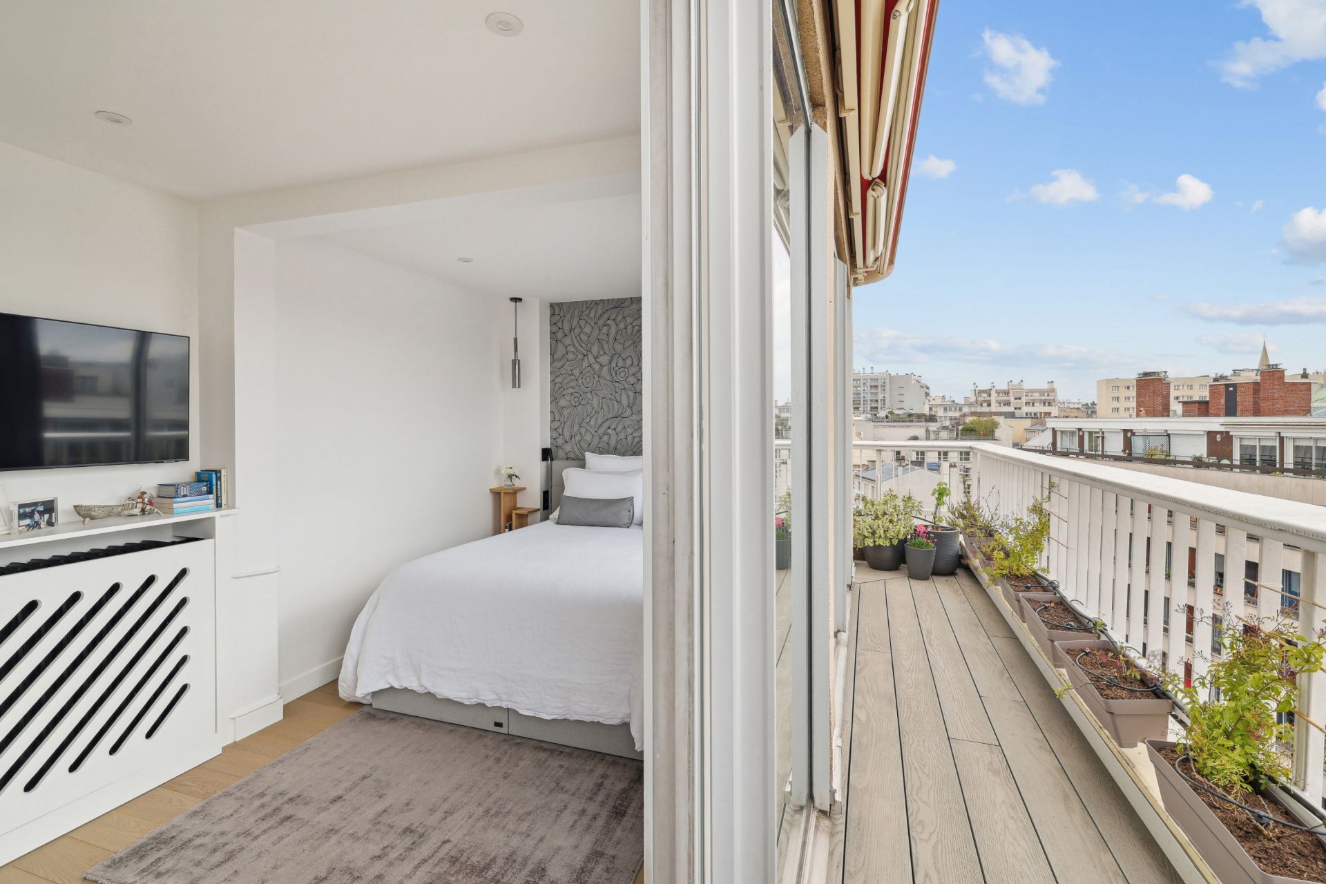 luxury apartment 5 Rooms for sale on PARIS (75007)
