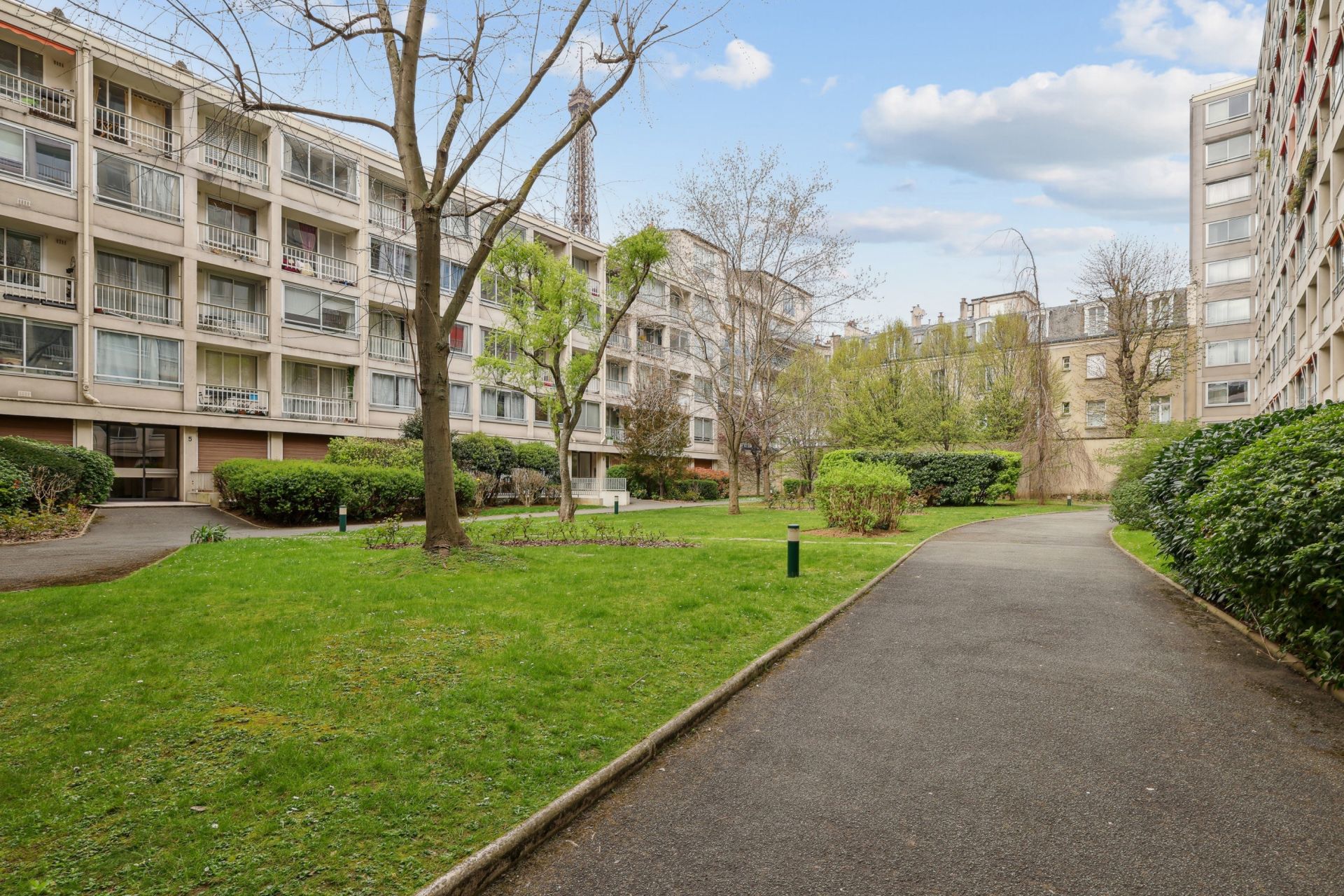 luxury apartment 5 Rooms for sale on PARIS (75007)