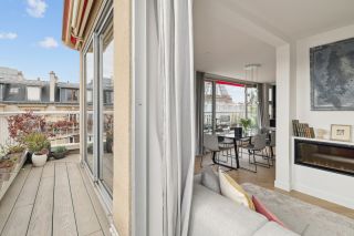 luxury apartment 5 Rooms for sale on PARIS (75007)