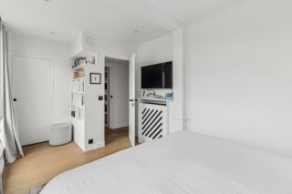 luxury apartment 5 Rooms for sale on PARIS (75007)