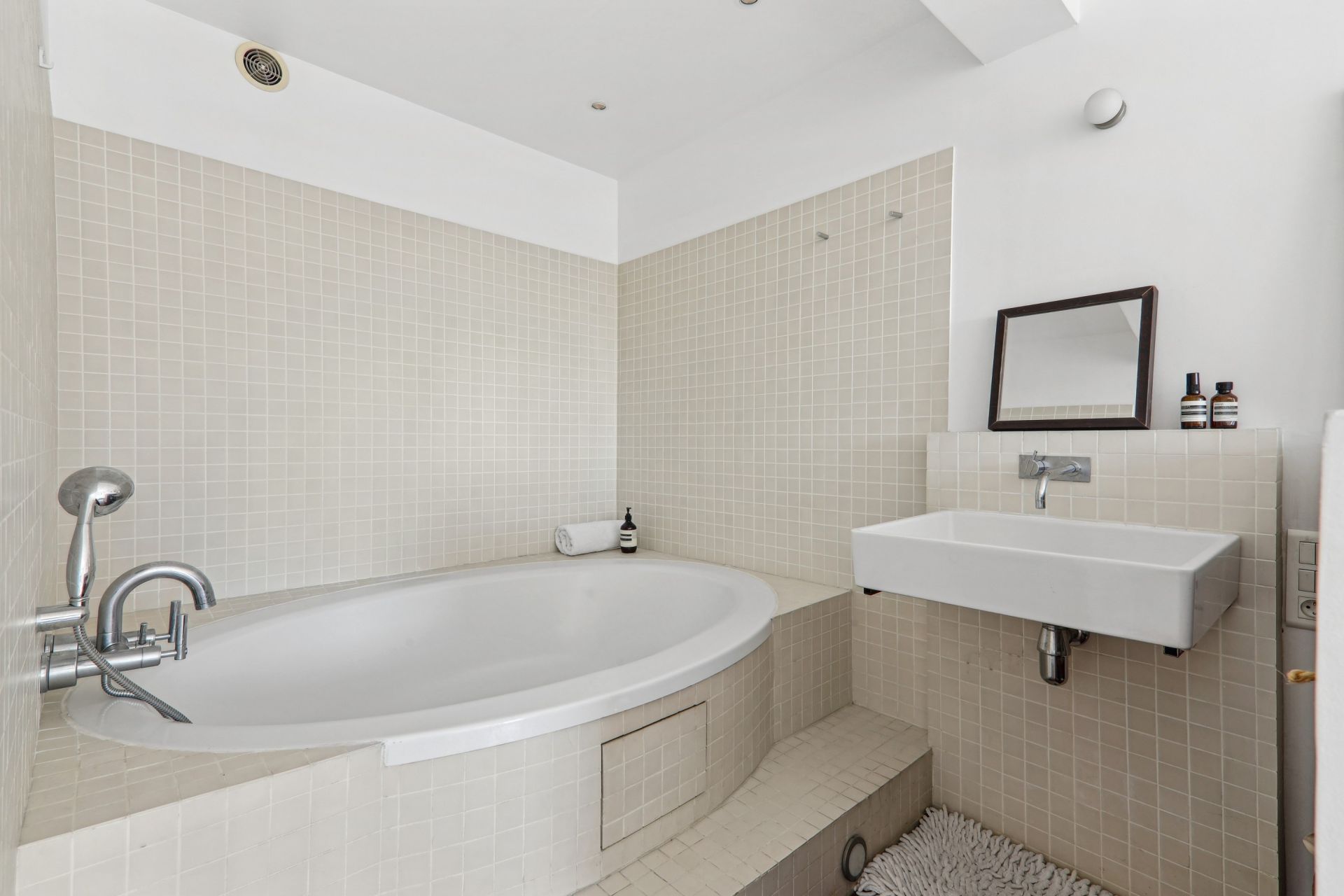 luxury apartment 4 Rooms for sale on COURBEVOIE (92400)