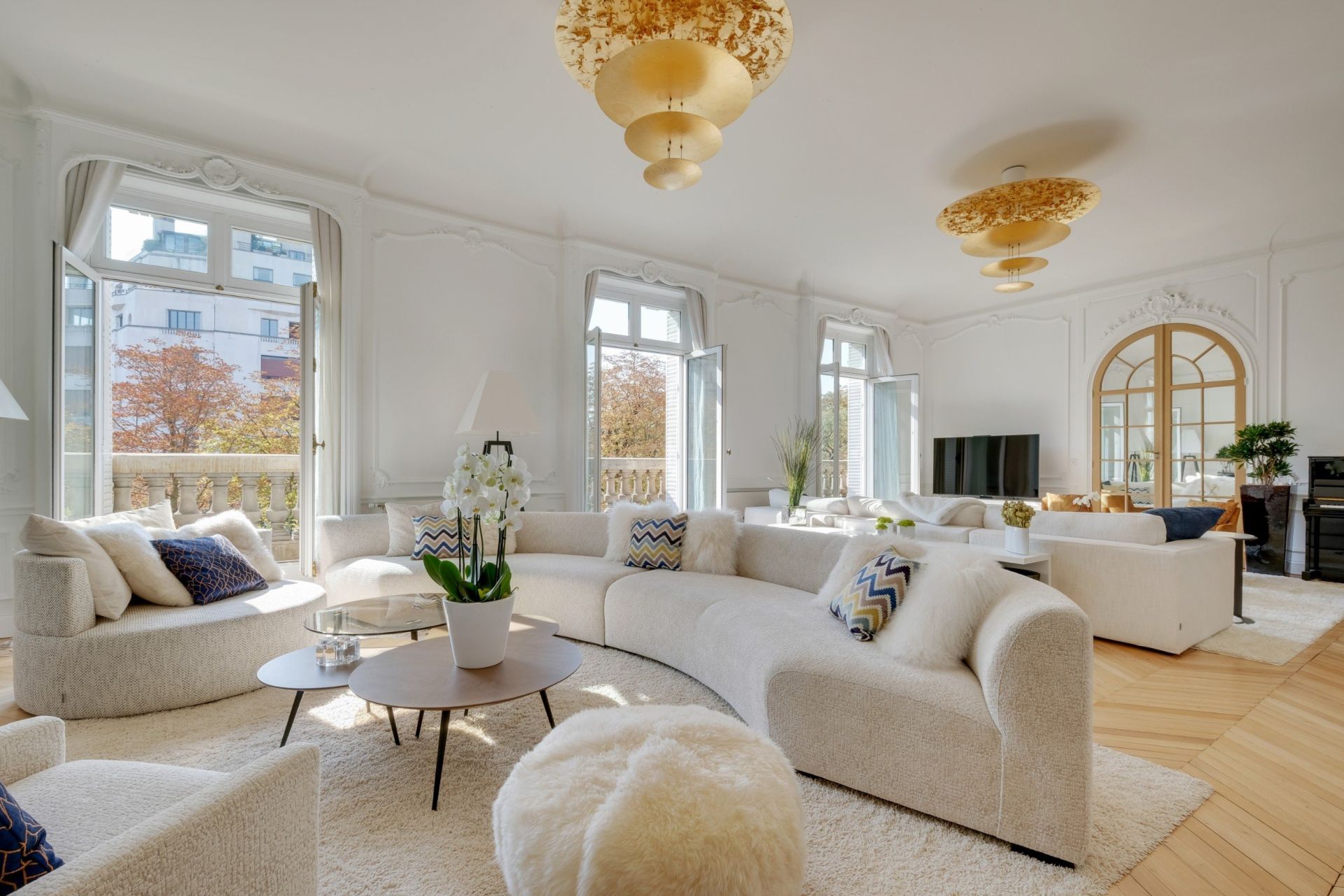luxury apartment 8 Rooms for sale on PARIS (75016)