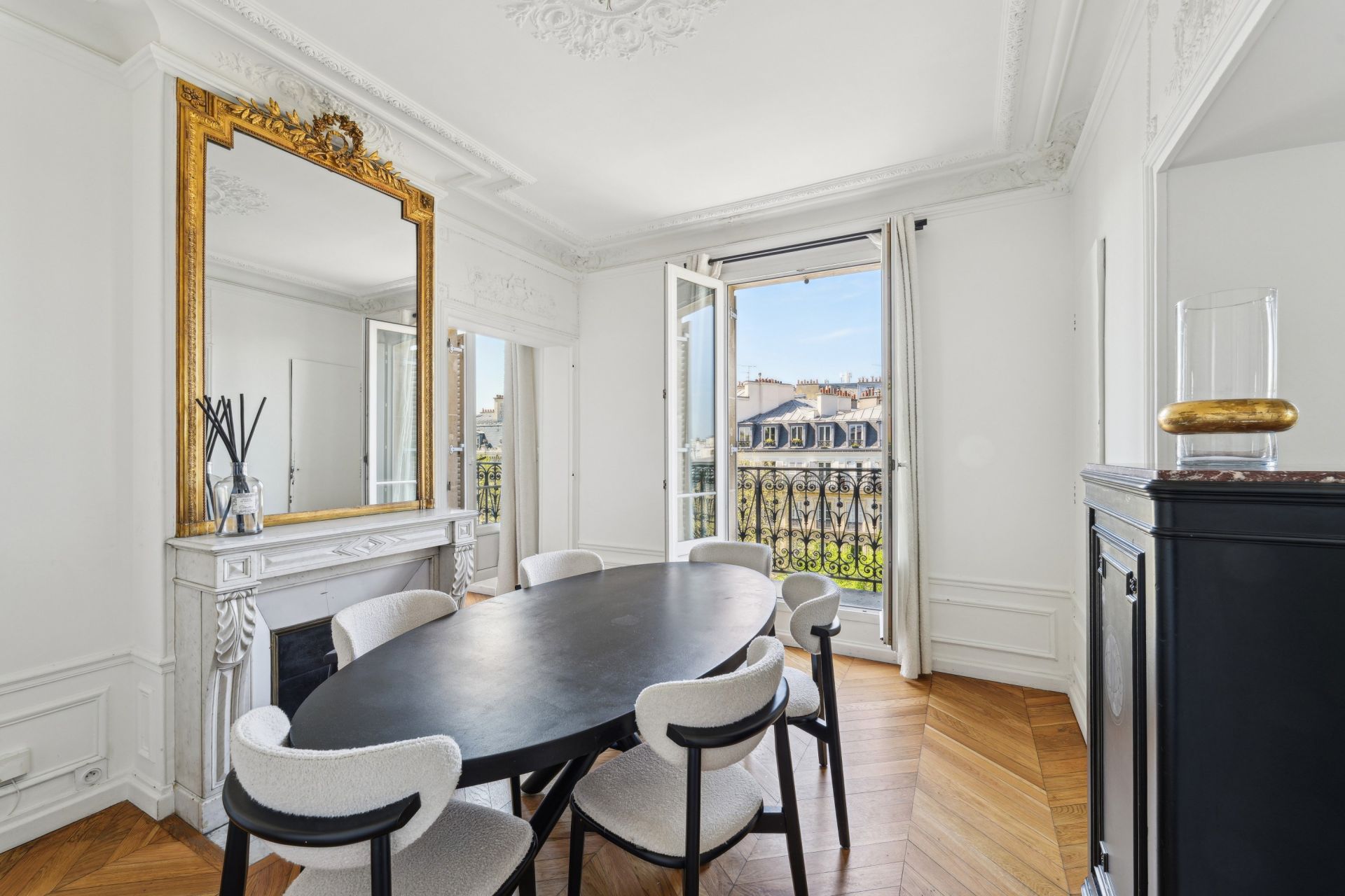 luxury apartment 6 Rooms for sale on PARIS (75008)
