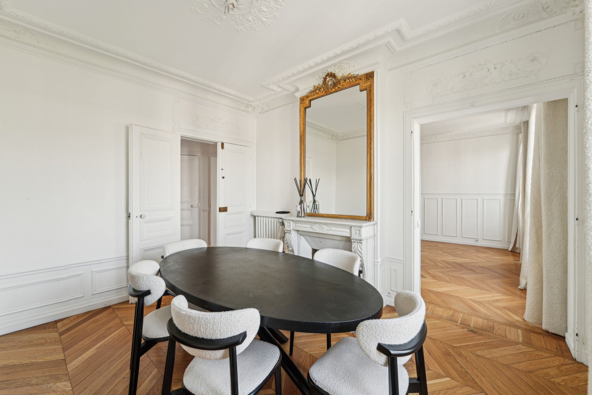 luxury apartment 6 Rooms for sale on PARIS (75008)