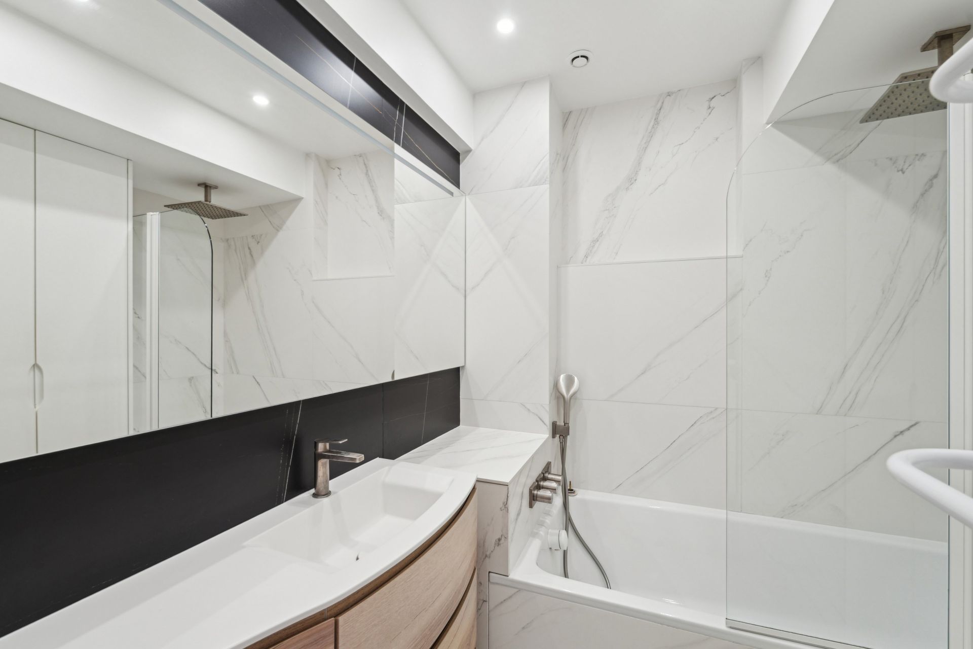 luxury apartment 6 Rooms for sale on PARIS (75008)