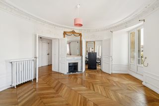 luxury apartment 6 Rooms for sale on PARIS (75008)
