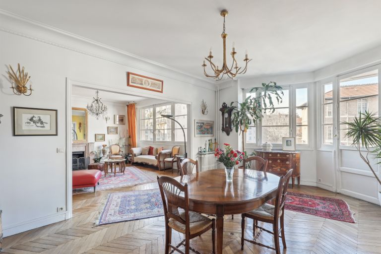 luxury apartment 6 Rooms for sale on PARIS (75016)