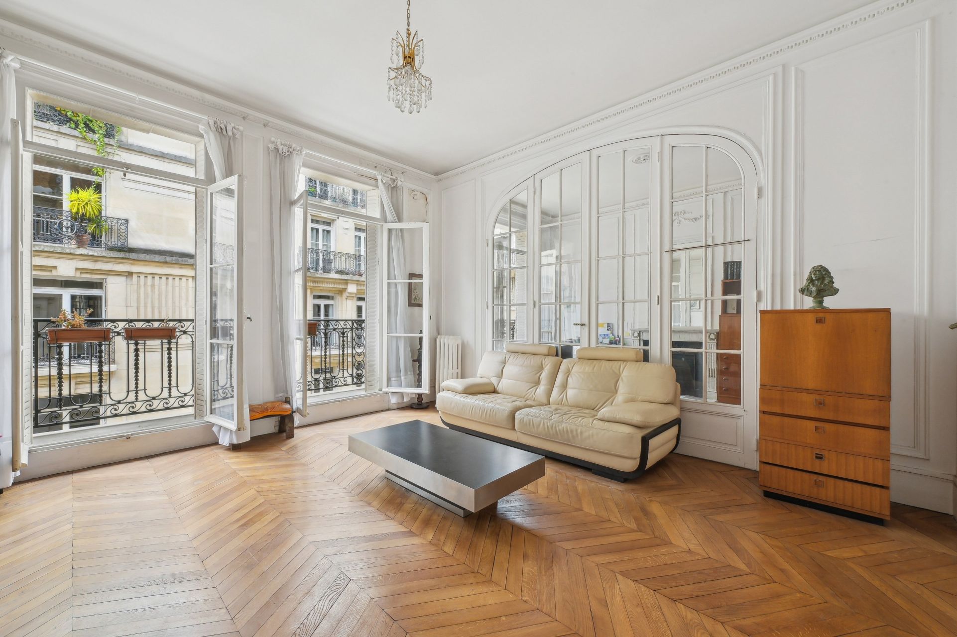 luxury apartment 5 Rooms for sale on PARIS (75017)