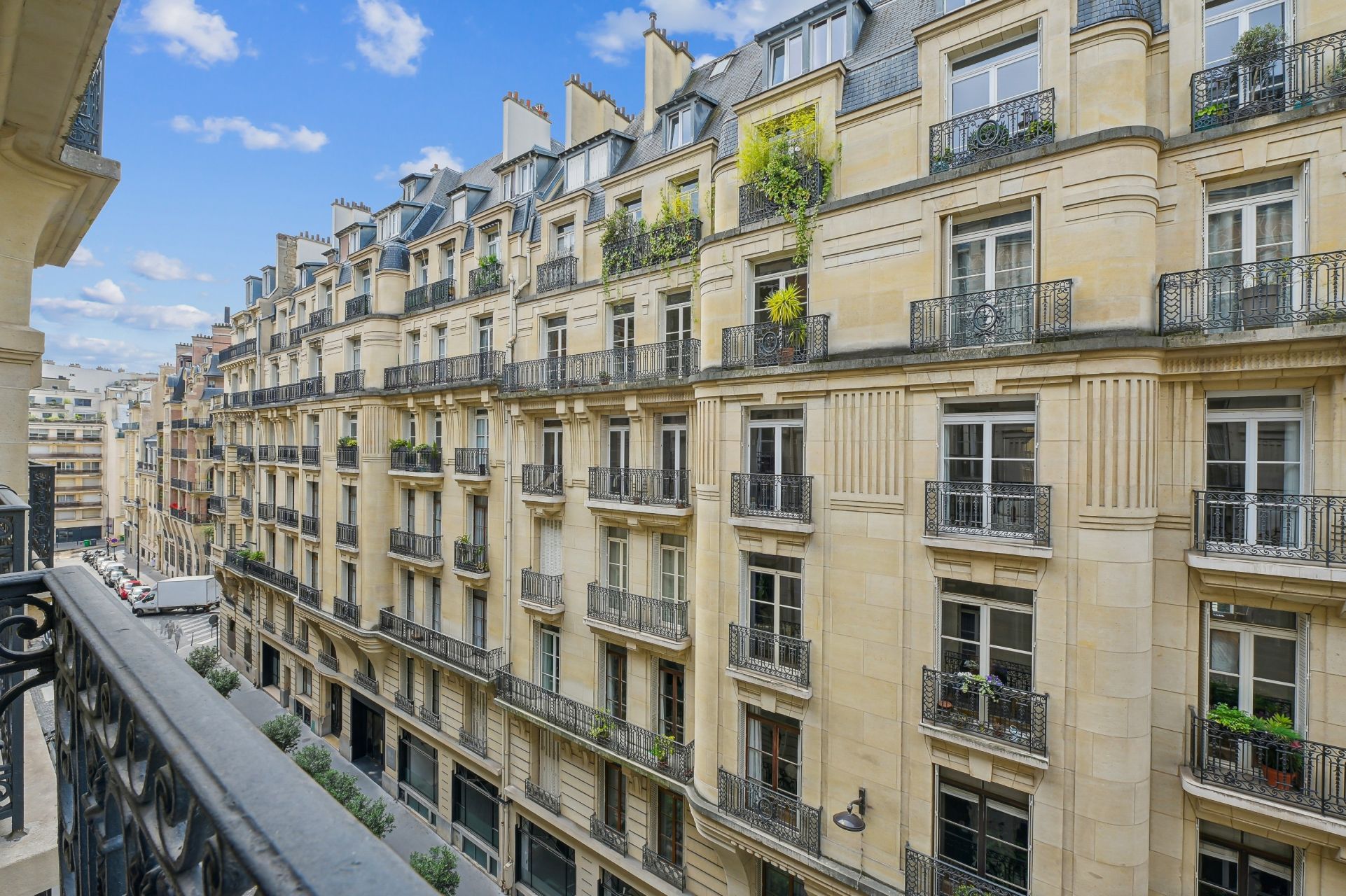 luxury apartment 5 Rooms for sale on PARIS (75017)
