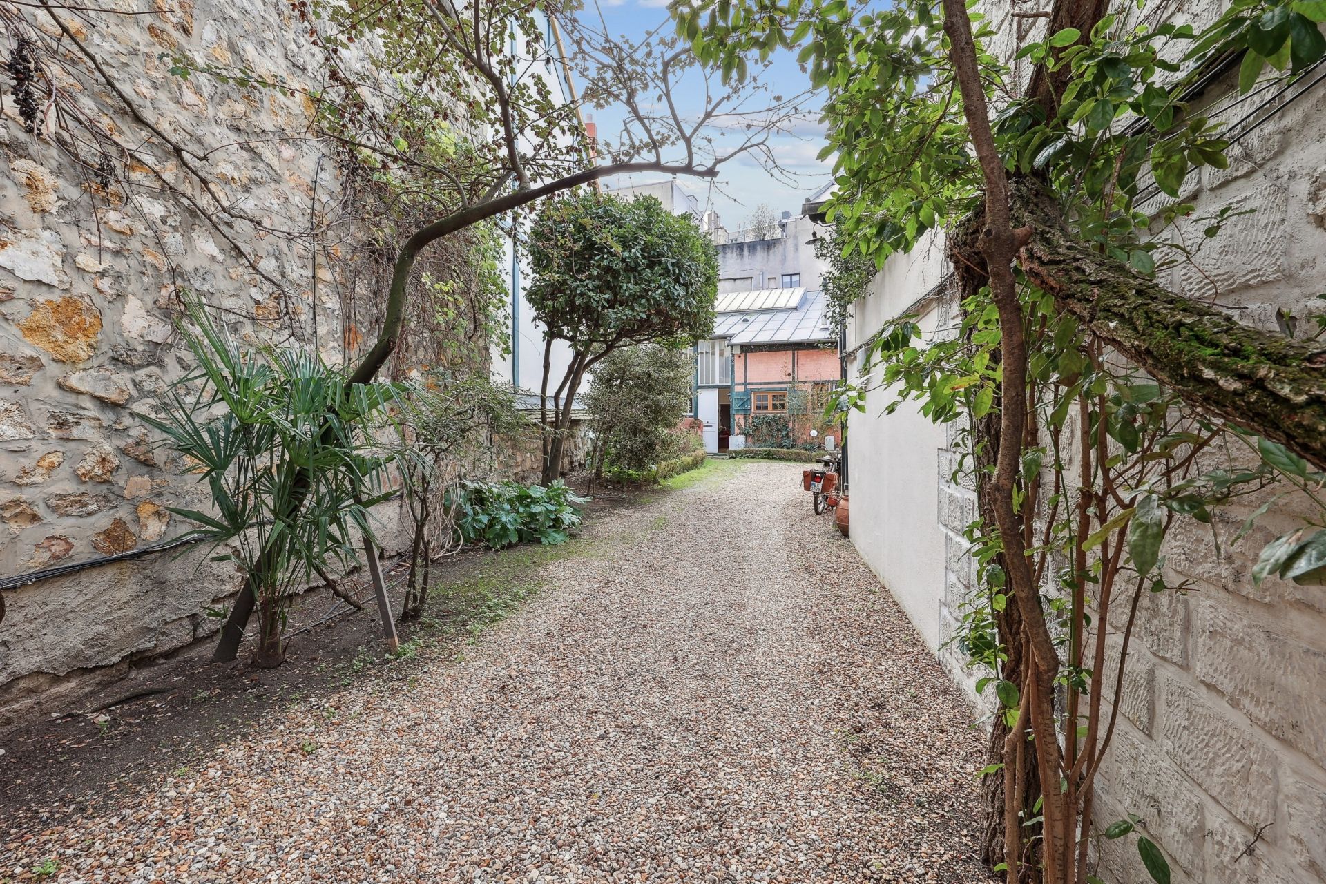 luxury apartment 4 Rooms for sale on PARIS (75016)