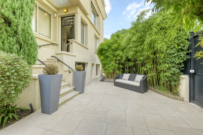 mansion (hôtel particulier) 9 Rooms for sale on NEUILLY SUR SEINE (92200) Sale Mansion (hôtel particulier) Neuilly-sur-Seine 9 Rooms 335 m²