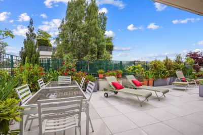 Sale Luxury apartment Neuilly-sur-Seine 6 Rooms 147 m²