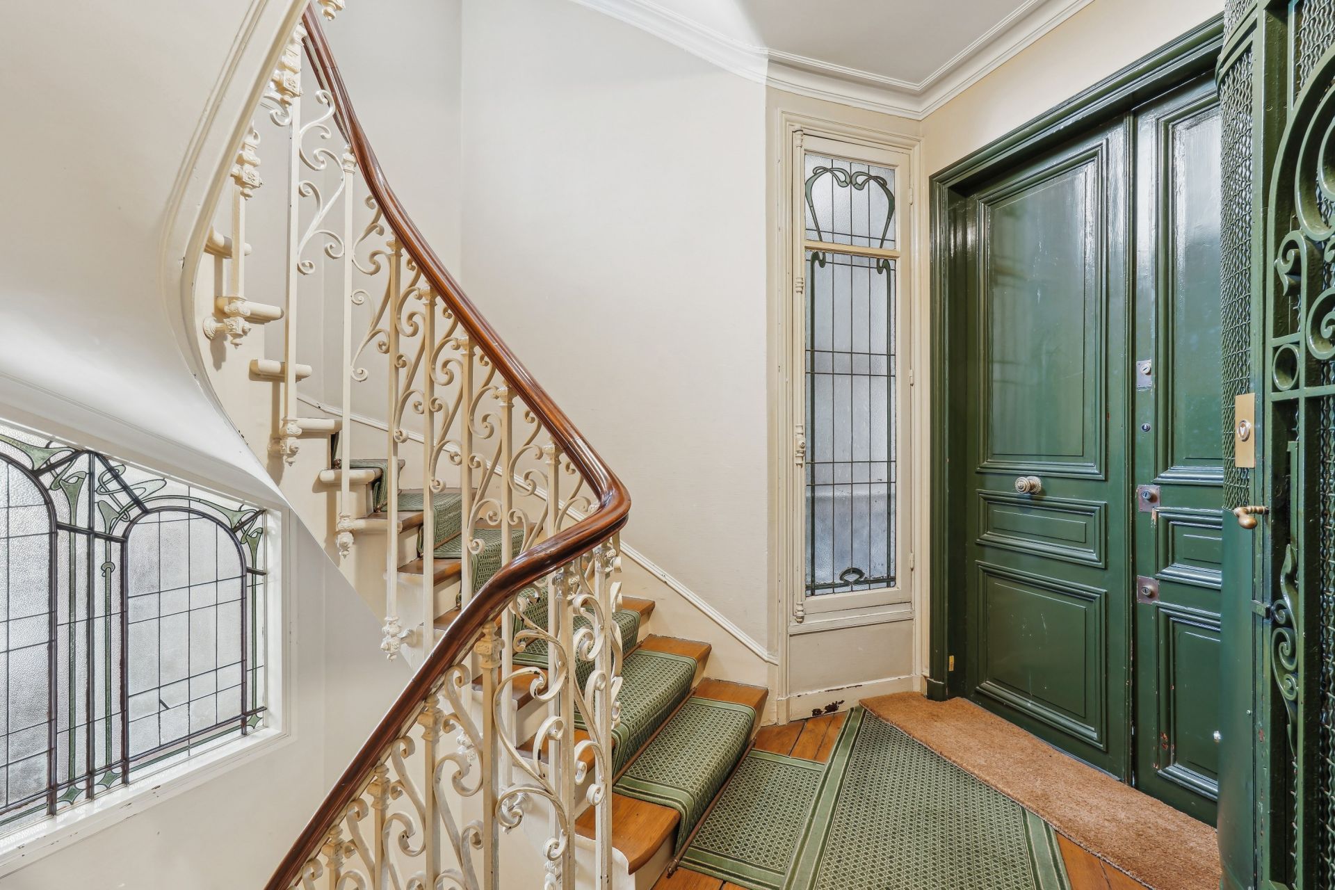 luxury apartment 5 Rooms for sale on PARIS (75016)