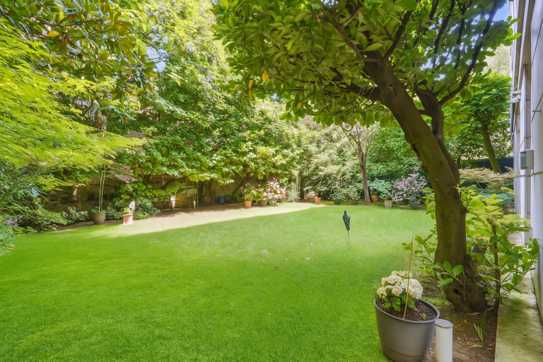 luxury apartment 6 Rooms for sale on NEUILLY SUR SEINE (92200)