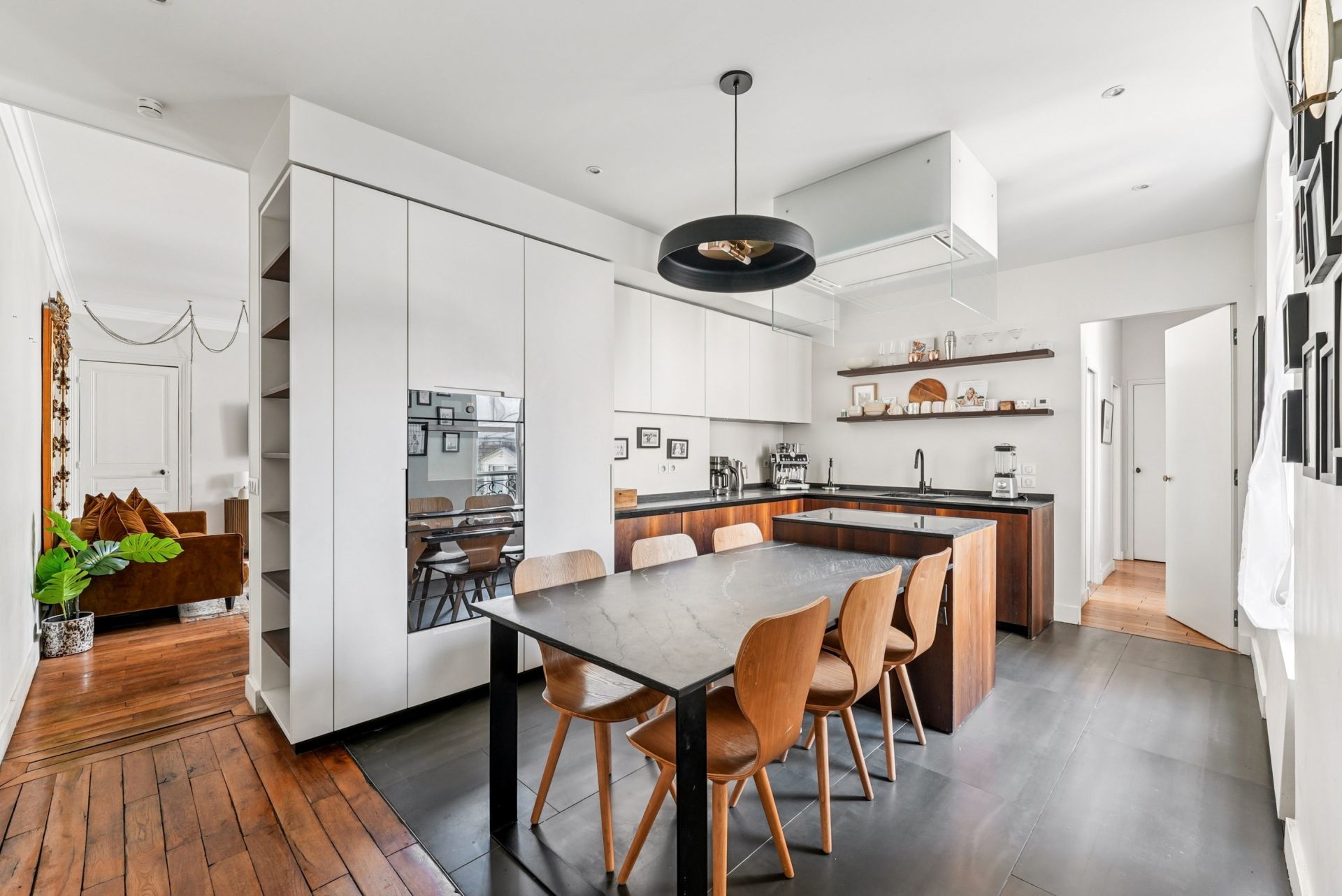 luxury apartment 7 Rooms for sale on PARIS (75001)