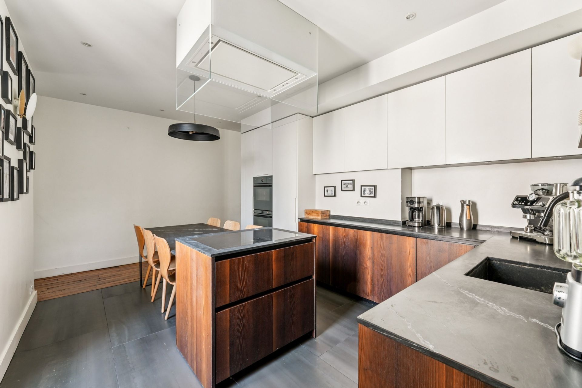 luxury apartment 7 Rooms for sale on PARIS (75001)