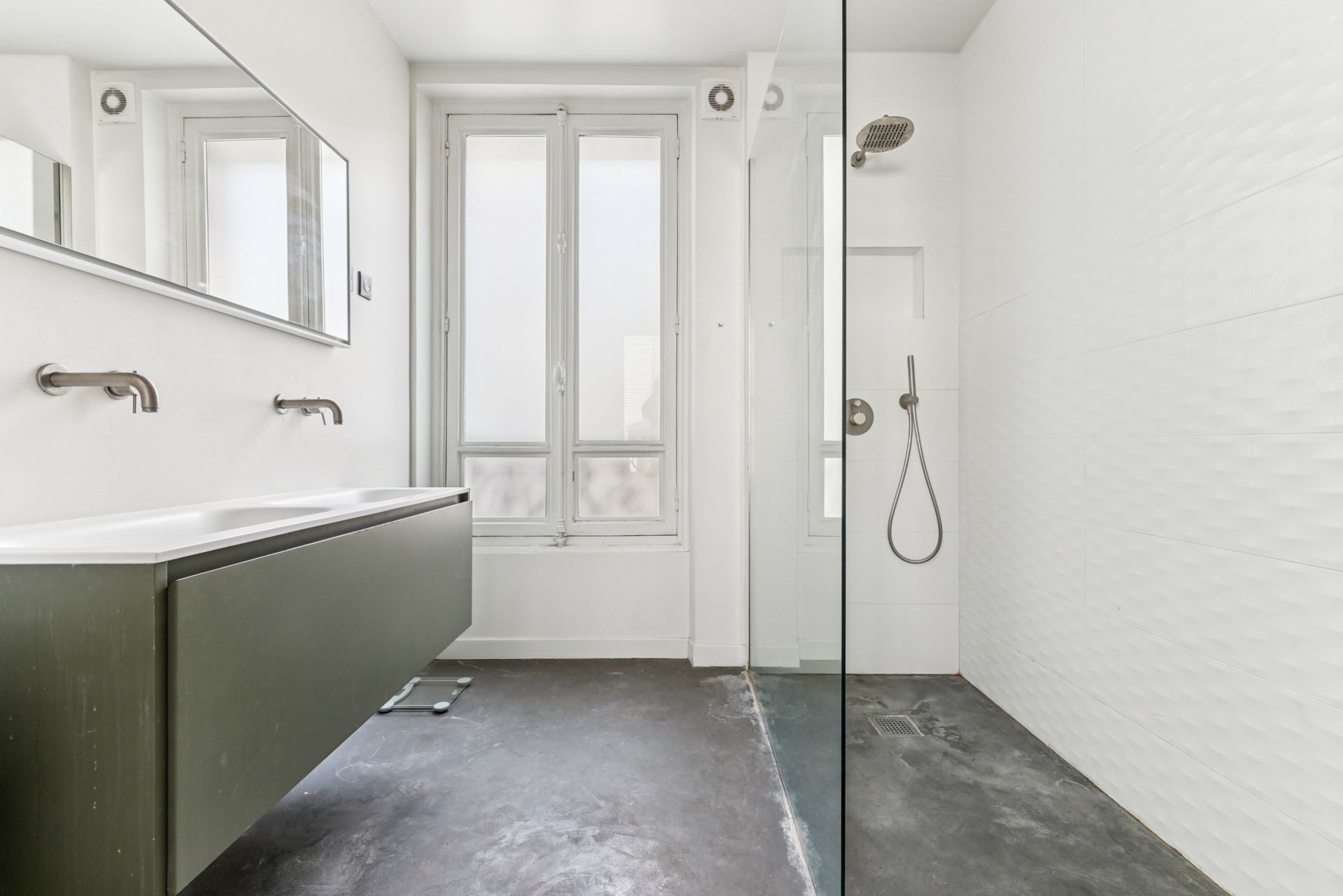 luxury apartment 7 Rooms for sale on PARIS (75001)