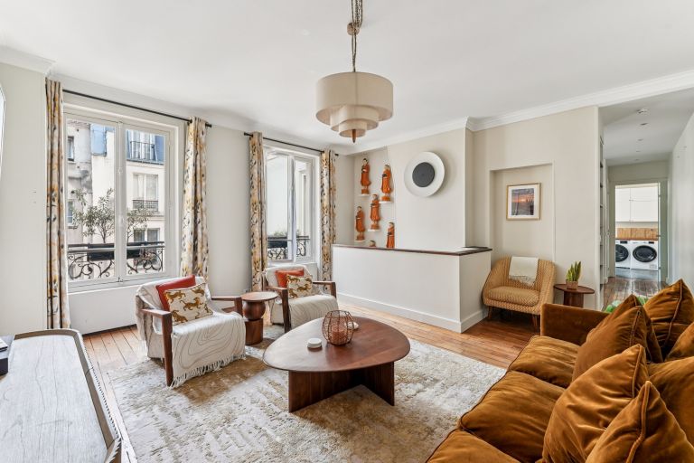 luxury apartment 7 Rooms for sale on PARIS (75001)