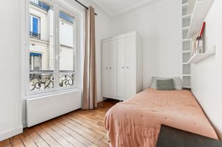 luxury apartment 7 Rooms for sale on PARIS (75001)