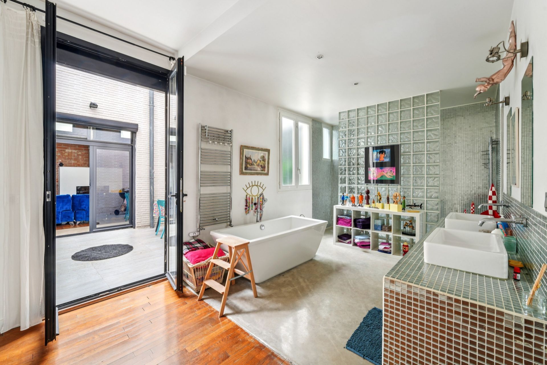 luxury house 6 Rooms for sale on ASNIERES SUR SEINE (92600)