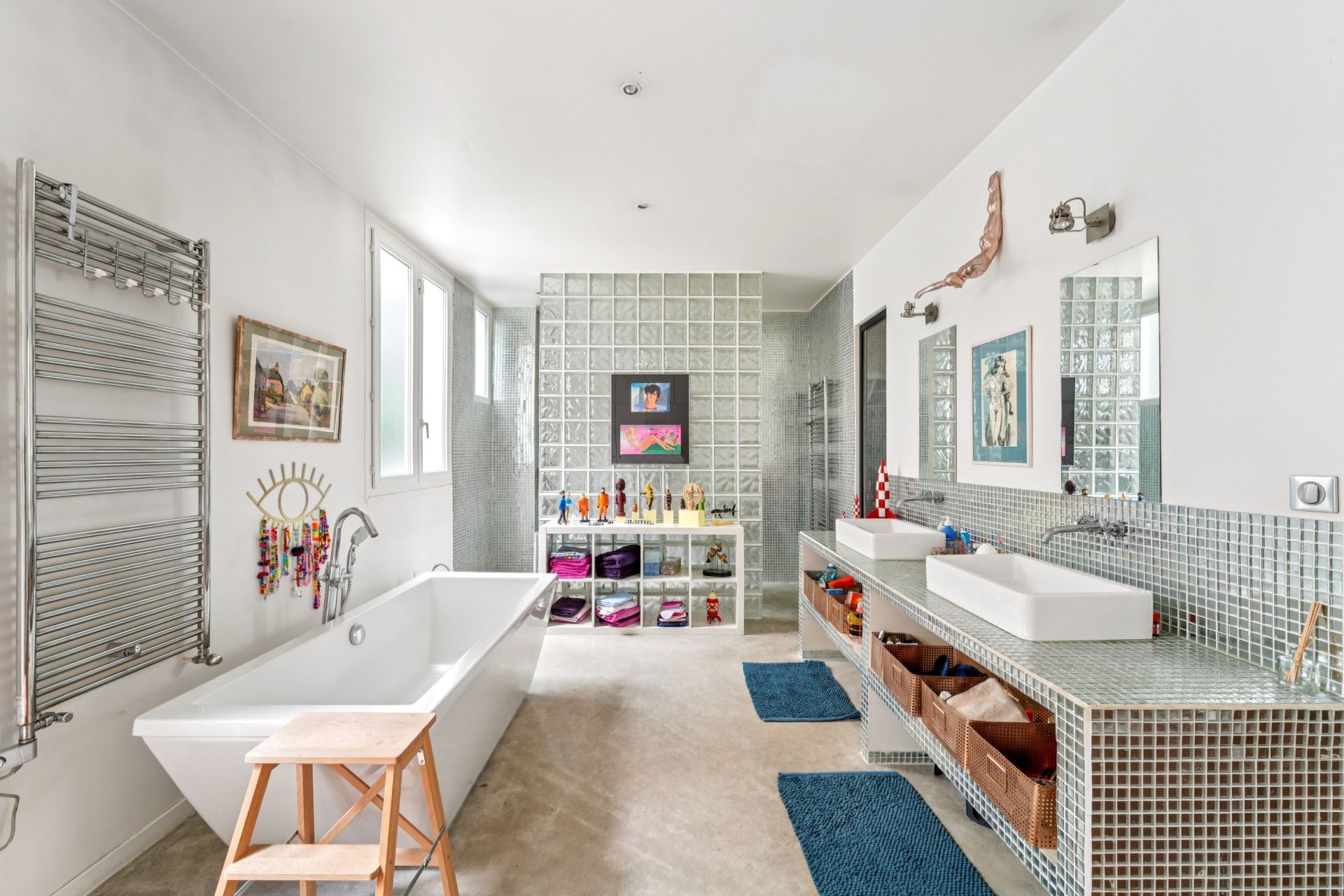 luxury house 6 Rooms for sale on ASNIERES SUR SEINE (92600)