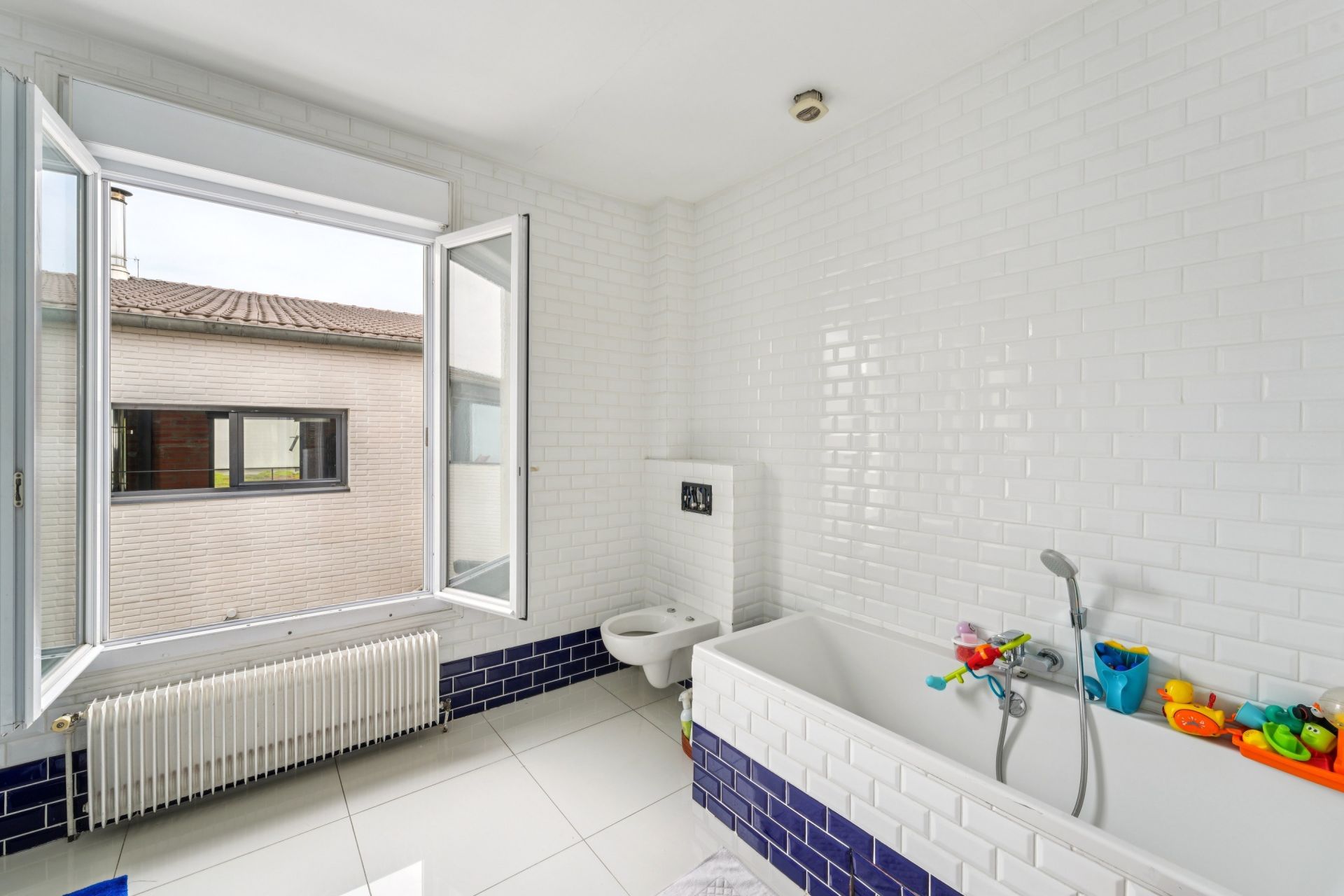 luxury house 6 Rooms for sale on ASNIERES SUR SEINE (92600)