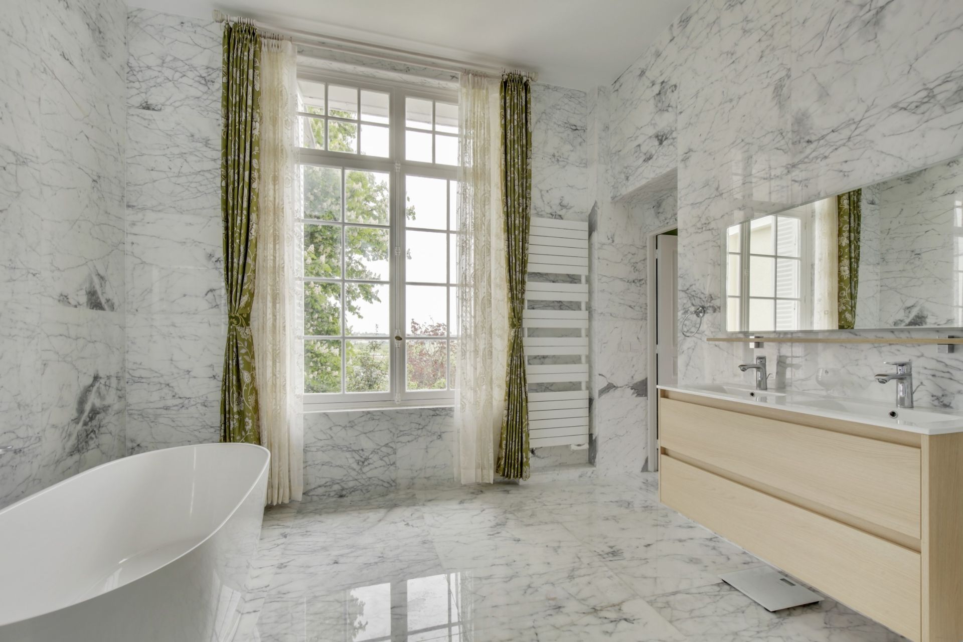 luxury house 11 Rooms for rent on LOUVECIENNES (78430)