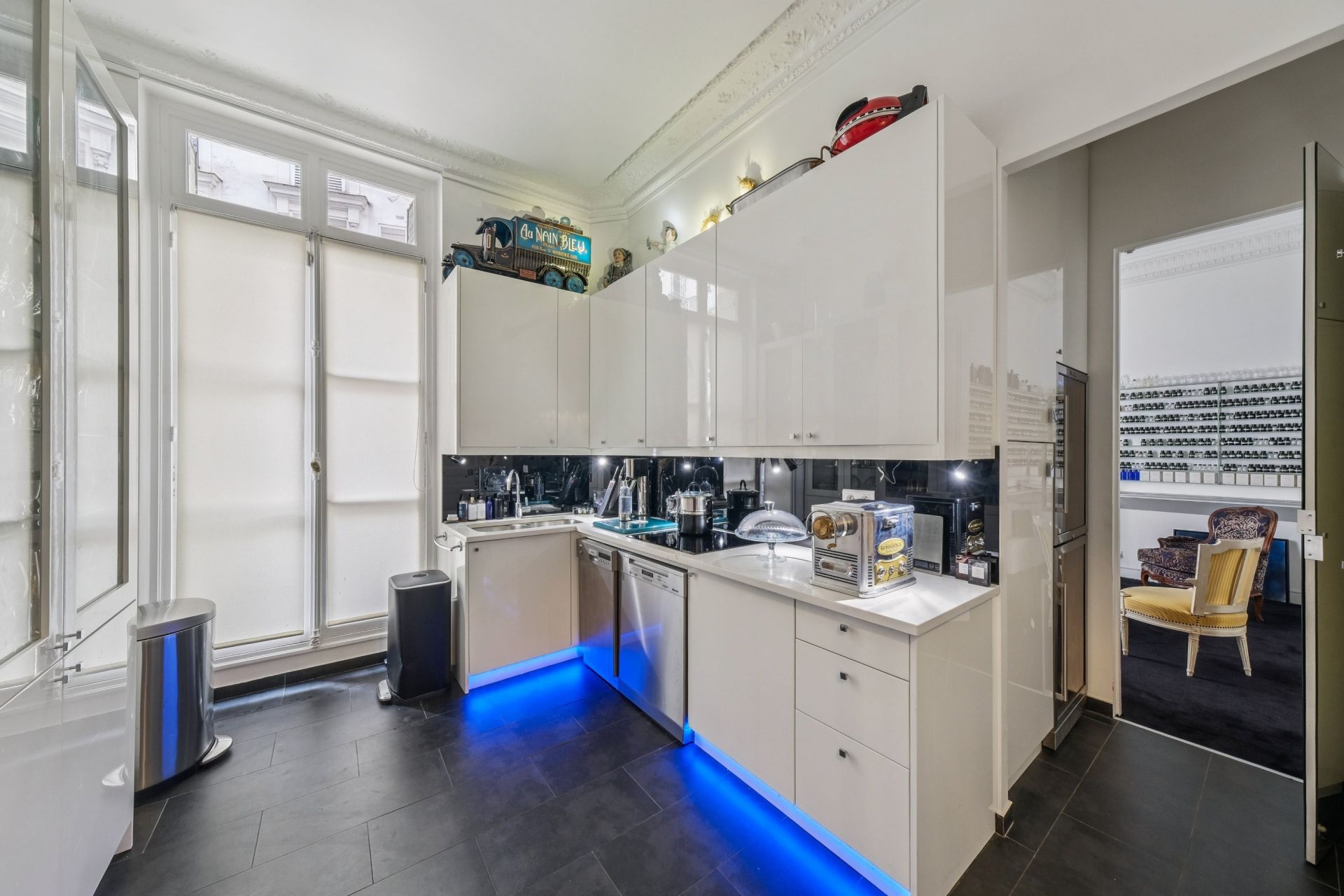 luxury apartment 5 Rooms for sale on PARIS (75016)