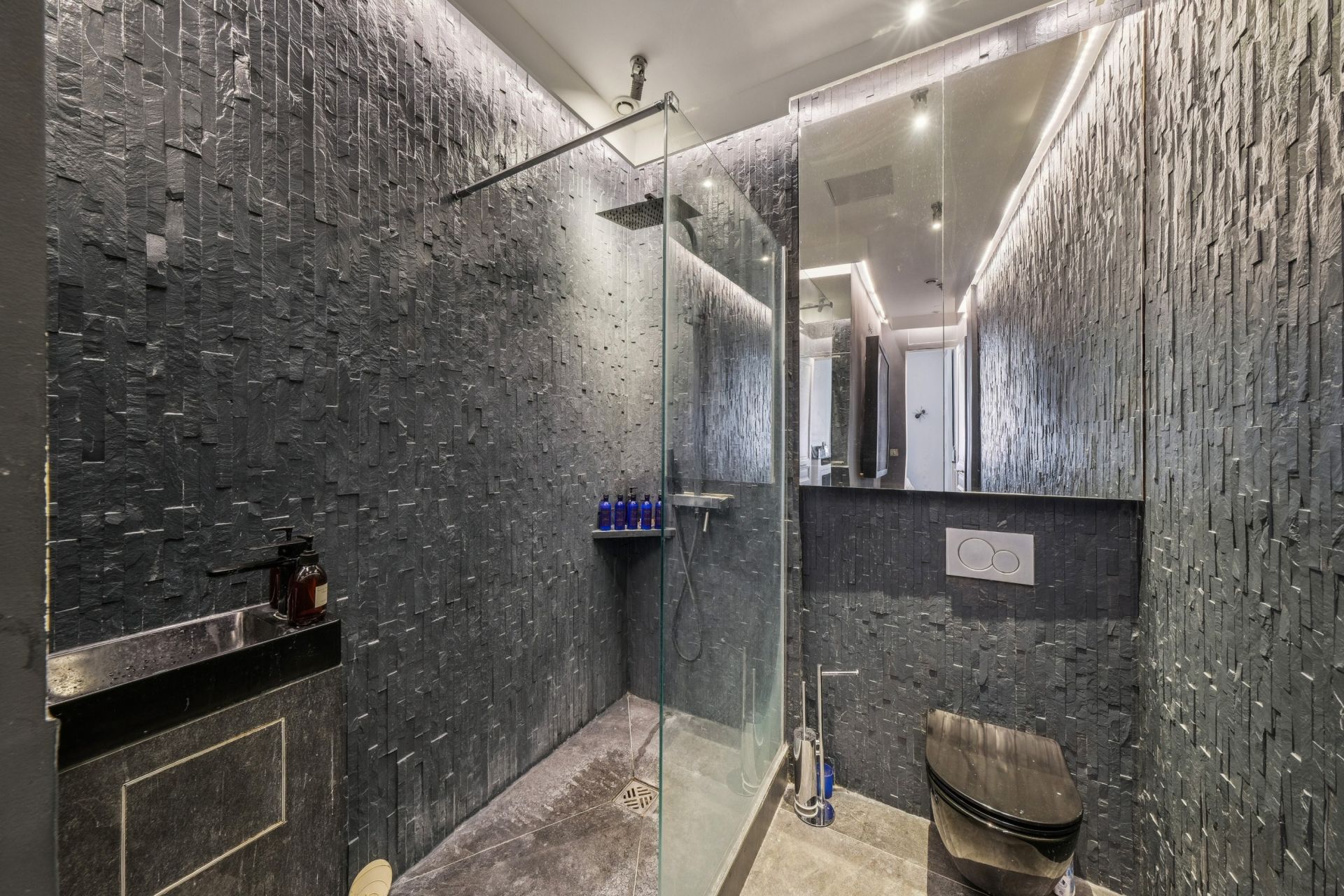 luxury apartment 5 Rooms for sale on PARIS (75016)