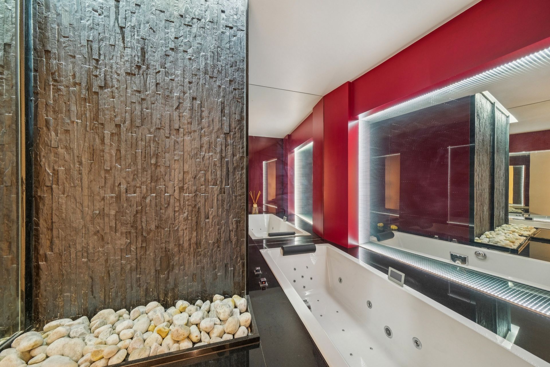 luxury apartment 5 Rooms for sale on PARIS (75016)