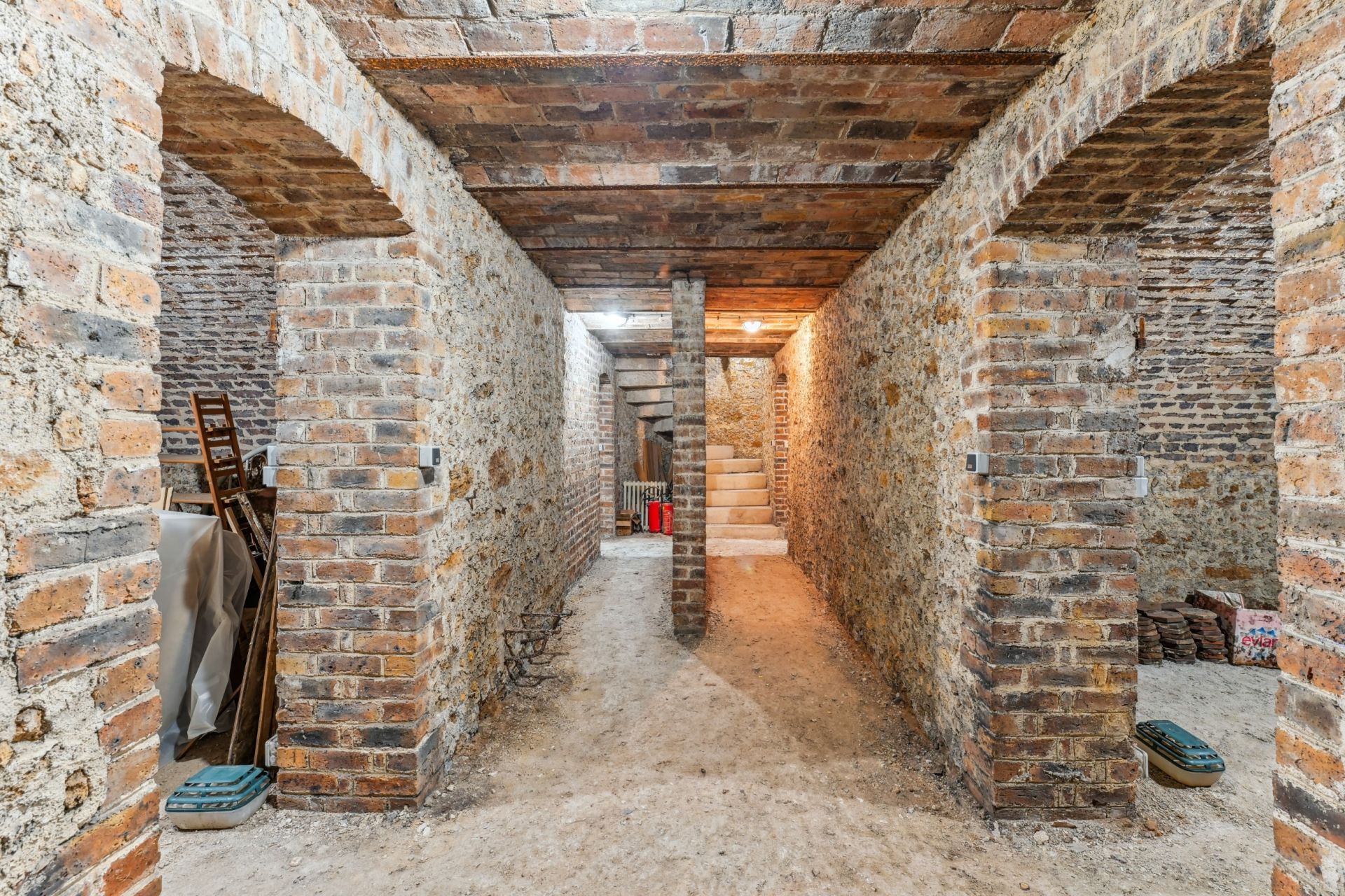 luxury house 14 Rooms for sale on PARIS (75017)