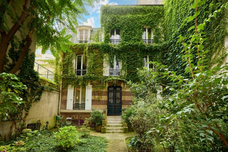 luxury house 14 Rooms for sale on PARIS (75017)