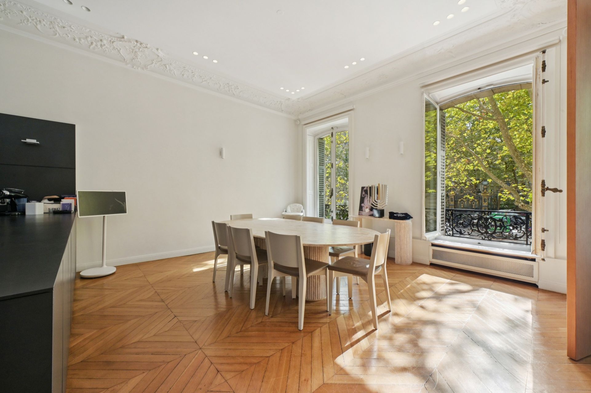 luxury apartment 6 Rooms for sale on PARIS (75008)