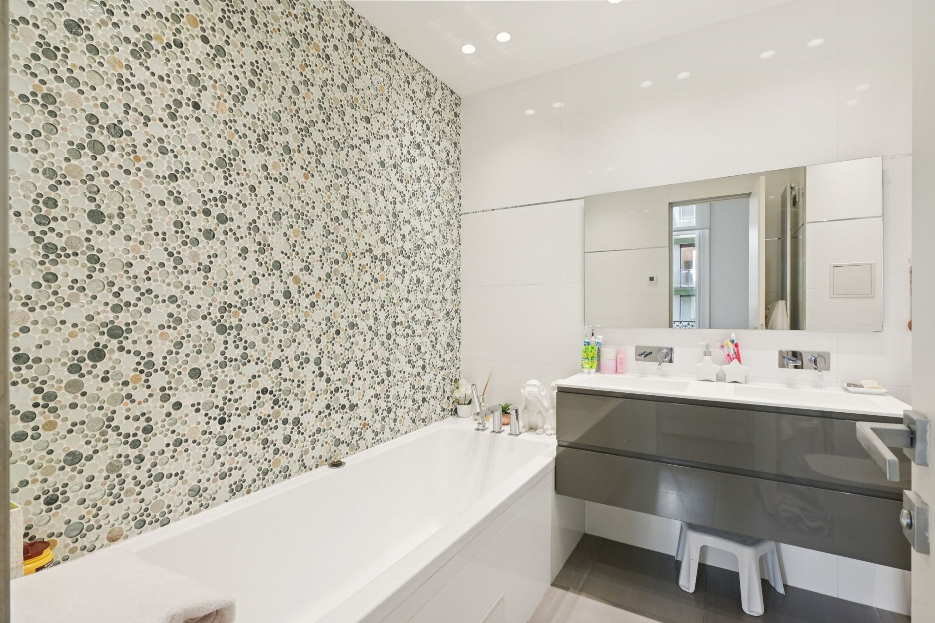 luxury apartment 6 Rooms for sale on PARIS (75008)