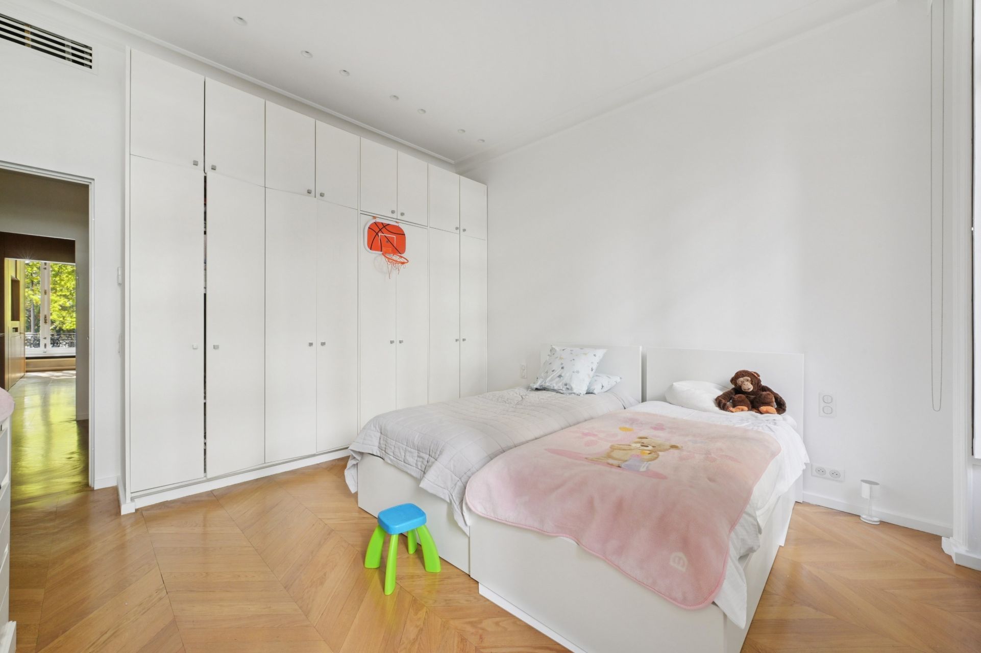 luxury apartment 6 Rooms for sale on PARIS (75008)