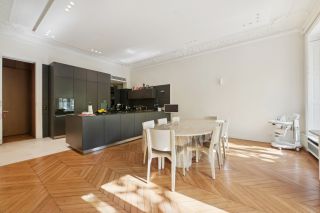 luxury apartment 6 Rooms for sale on PARIS (75008)